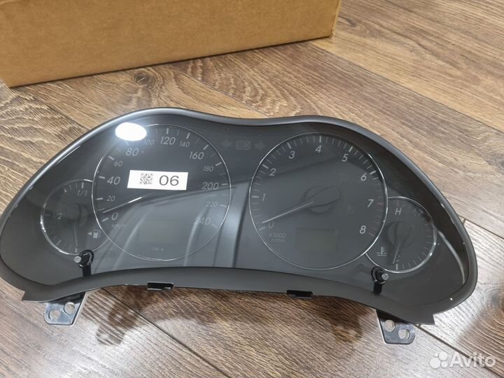 Щиток приборов Toyota Avensis 2