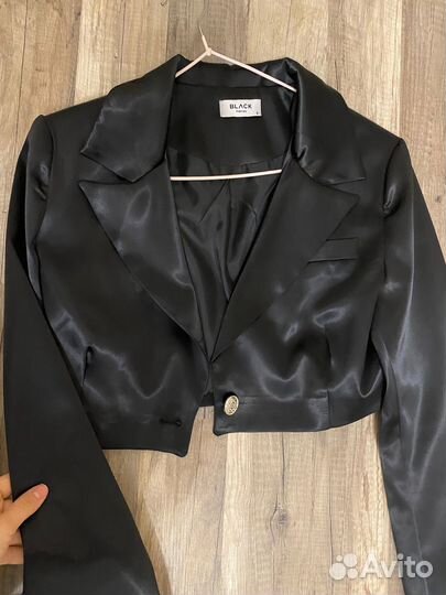 Атласный пиджак