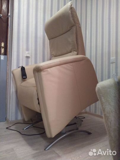 Кресло реклайнер с электроприводом с подъёмом