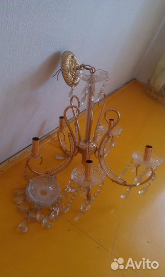Продам люстру