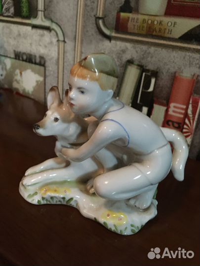 Скульптура фарфоровая СССР «Юный солдат»