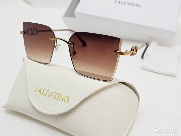 Солнцезащитные очки valentino