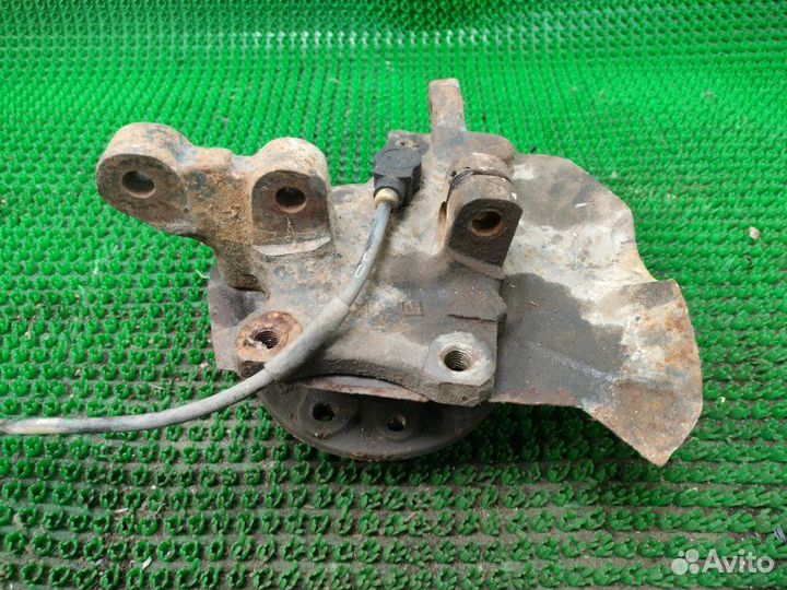 Кулак поворотный передний правый Opel Omega B