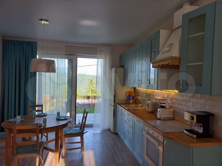 Дом 200 м² на участке 6,5 сот.