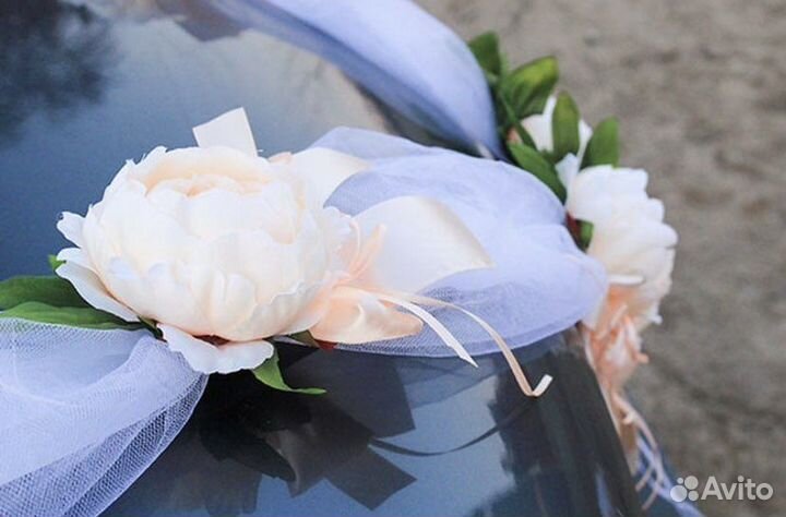 Свадебное украшение на машину