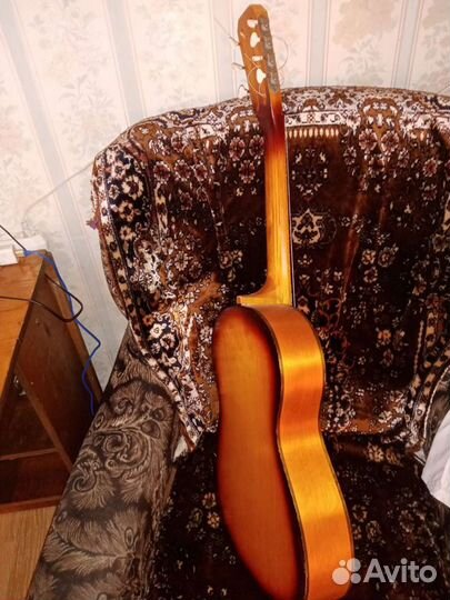 Акустическая гитара