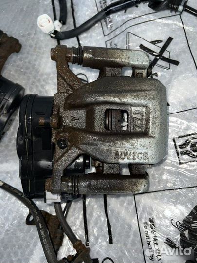 Тормозной суппорт задний Lexus Rx 4