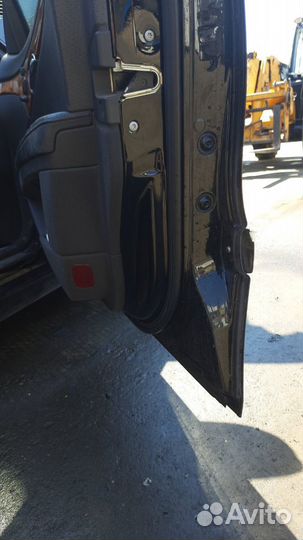 Правая дверь передняя Mercedes W211