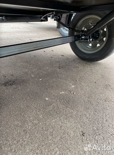 Прицеп легковой с тентом и колёсами