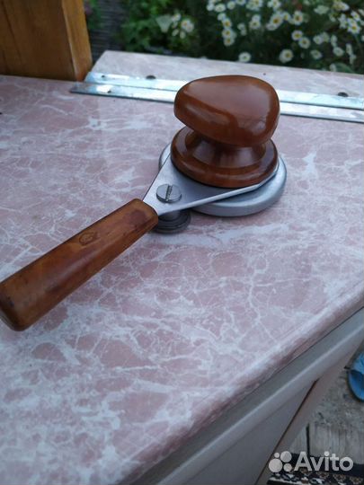 Закаточная машинка для жестяных банок