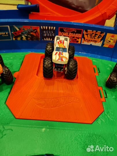 Hot wheels Монстр-трак Вулкан