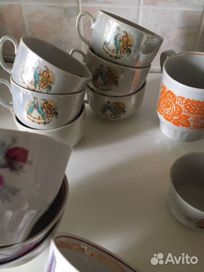 Часть сервтза золотая рыбка, кружки времен СССР