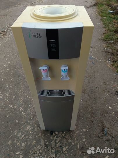 Кулер для воды напольный