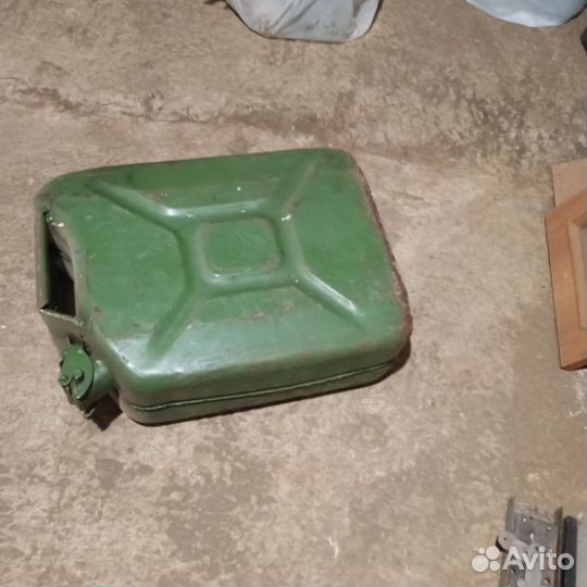 Канистры металлические 20 литров