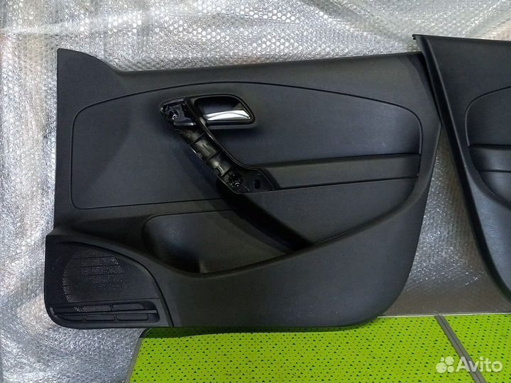 Обшивки дверей передние Volkswagen Polo