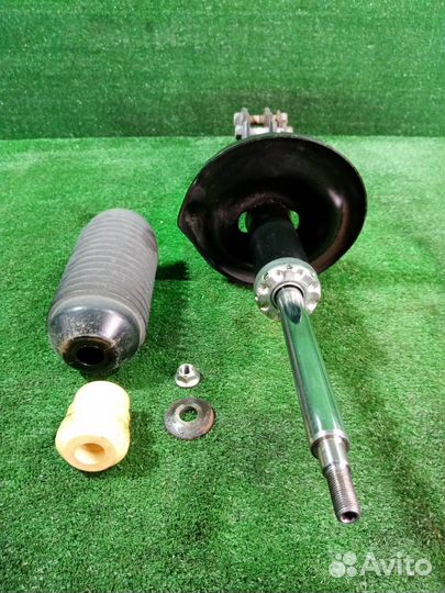 Стойка подвески передняя правая Subaru Legacy