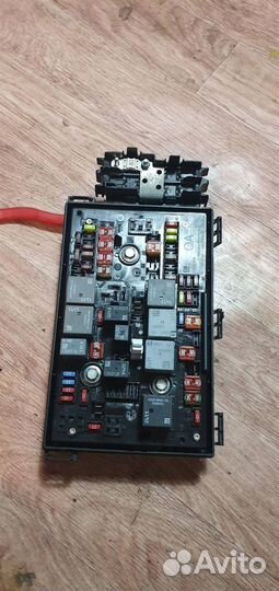 Блок предохранителей Opel Astra J 2010-2017