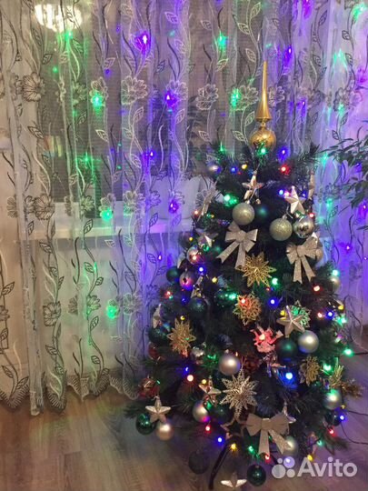 Елка искусственная120 см продаю с игрушками