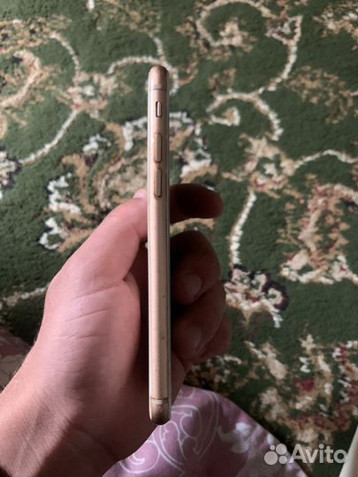 Телефон iPhone8