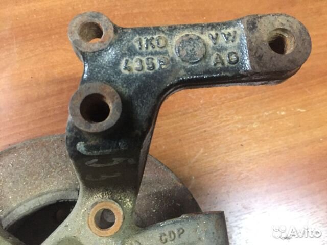 Кулак Гольф 6 задний правый 1K0505436p