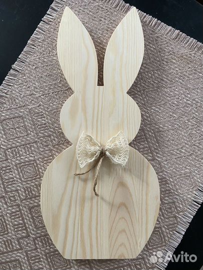 Зайцы из дерева