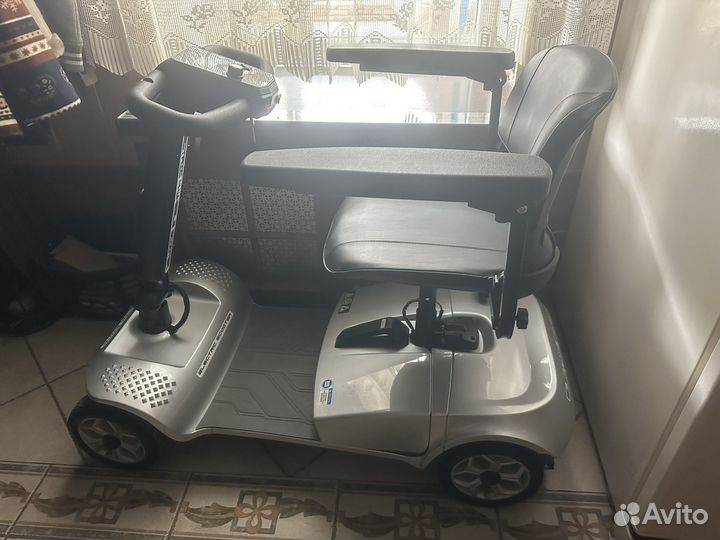 Инвалидное кресло с электроприводом
