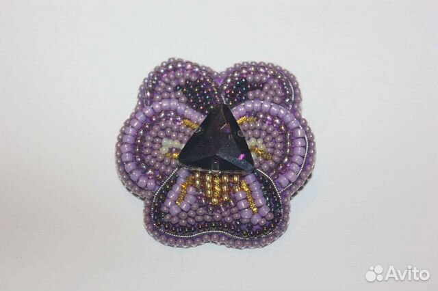 Брошь из бисера цветок