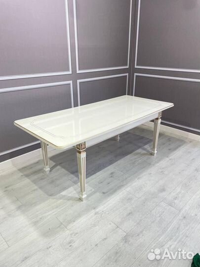 Стол и стулья