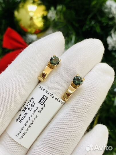 Золотые серьги с зеленым кварцем 585