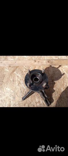 Поворотный кулак левый Ниссан Альмера 1.8 116л.с