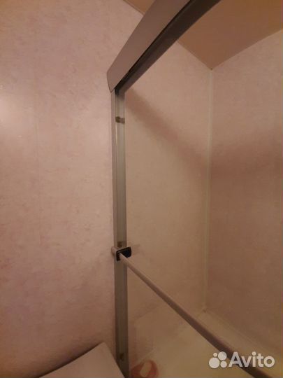 Стеклянная перегородка для ванной