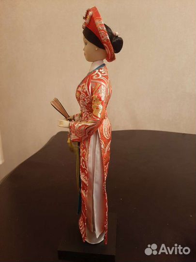 Статуэтка девушки в национальном вьетнамском костю