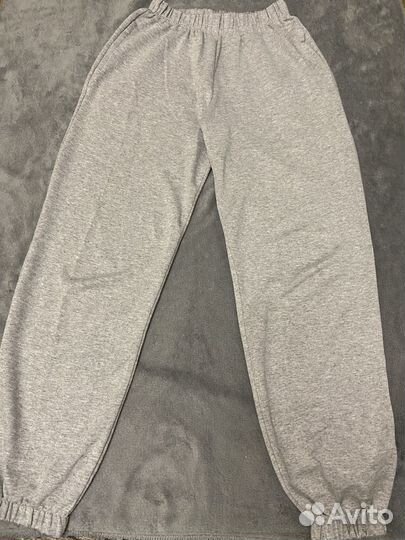 Спортивные серые шорты