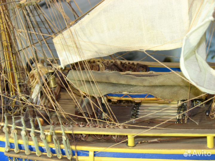 Памяти Марлона Брандо модель парусника Баунти