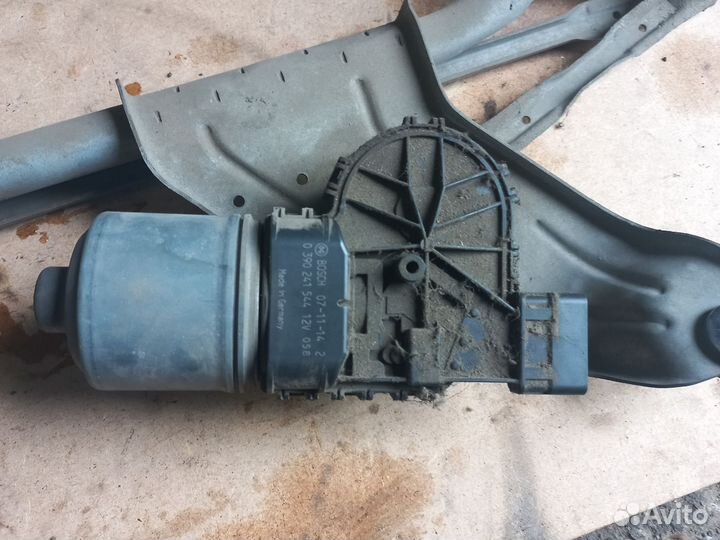 Рено Логан 1. Трапеция дворников