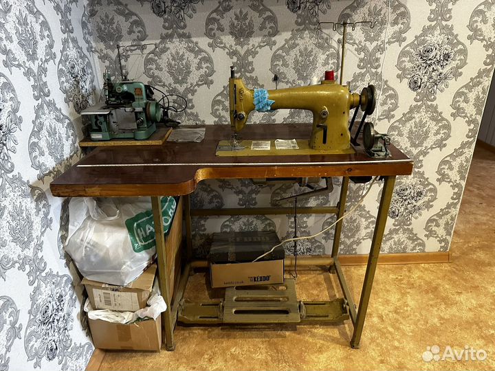 Машинка швейная