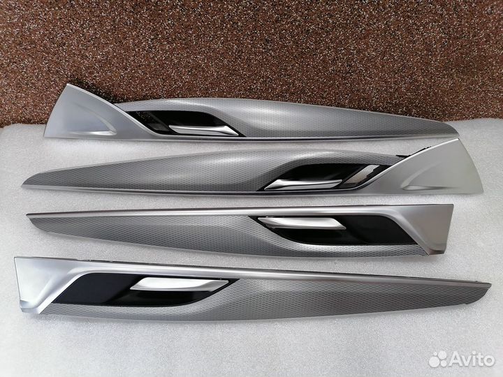 Декоративная накладка двери BMW G30