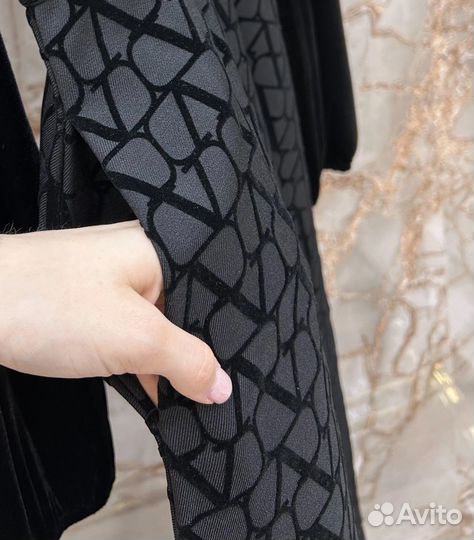 Бархатное платье Valentino