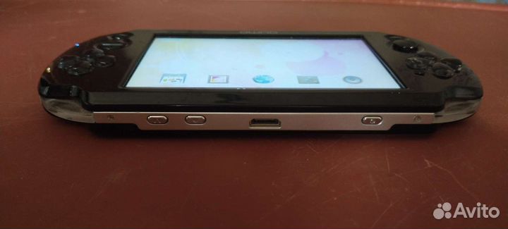 Игровая приставка Qumo