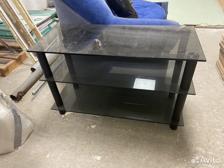 Стеклянный журнальный столик