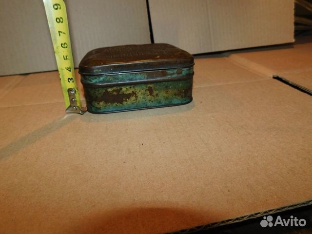 Старинная,жестяная коробка Ландрин монпансье спбри