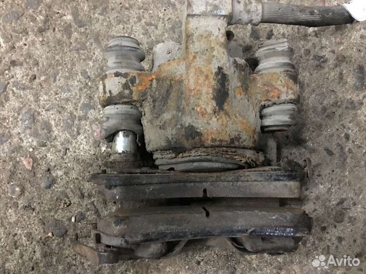 Суппорт зад/лево на Jeep Grand Cherokee I (ZJ)