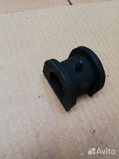 Втулка стабилизатора Mitsubishi MN100250