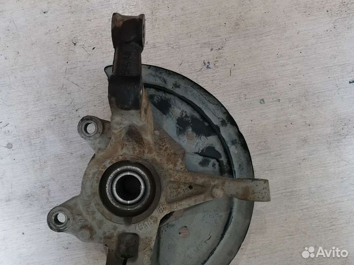 Правый поворотный кулак XRay