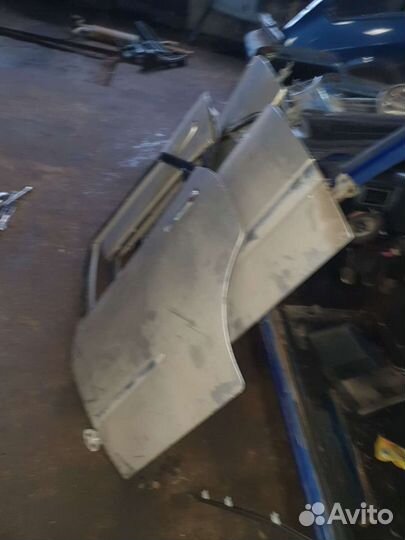 Задняя дверь на дайхатцу сирион