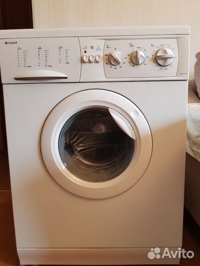 Стиральная машина Indesit WGD1035T на запчасти