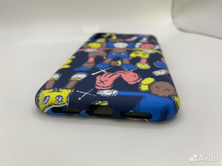 Чехол на iPhone 11 Kaws #2