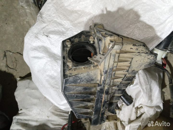 Корпус воздушного фильтра Ниссан Санни FB15