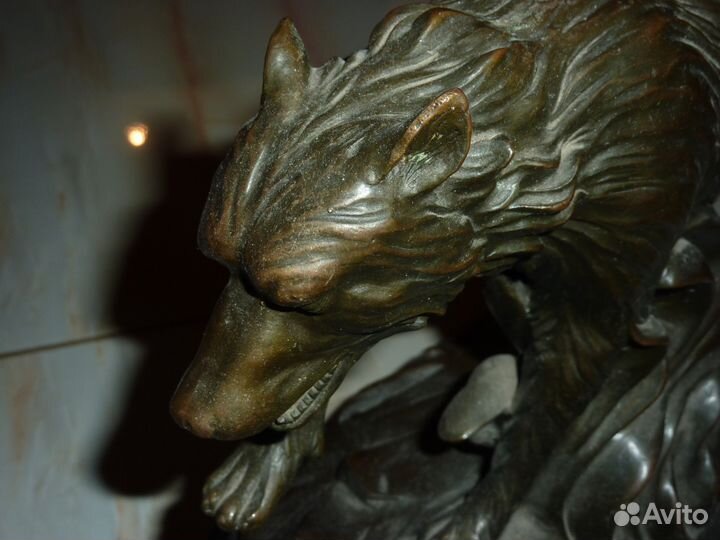 Волк, бронза