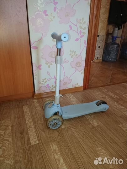 Самокат трехколесный